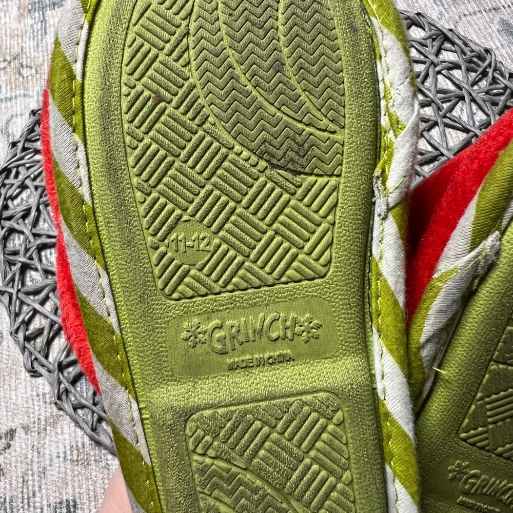 The Grinch Red Cartoon Embroidered Slippers - Picture 5 of 6